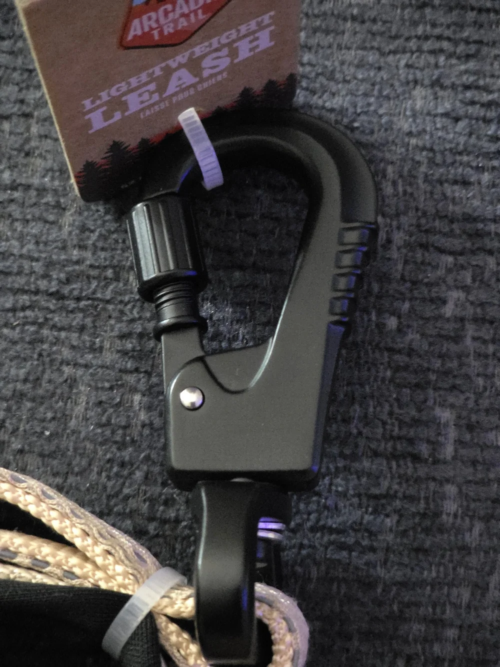 Arcadia Tan and Black Hands-Free Padded Dog Leash with Secure Clip Nwt